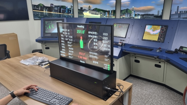 30인치 투명OLED 틸트타입