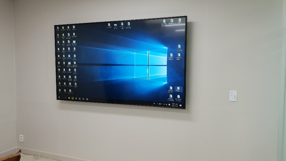 [2019.04] Delivery of 86-inch monitor to Suwon conference room (wall-mounted typ...