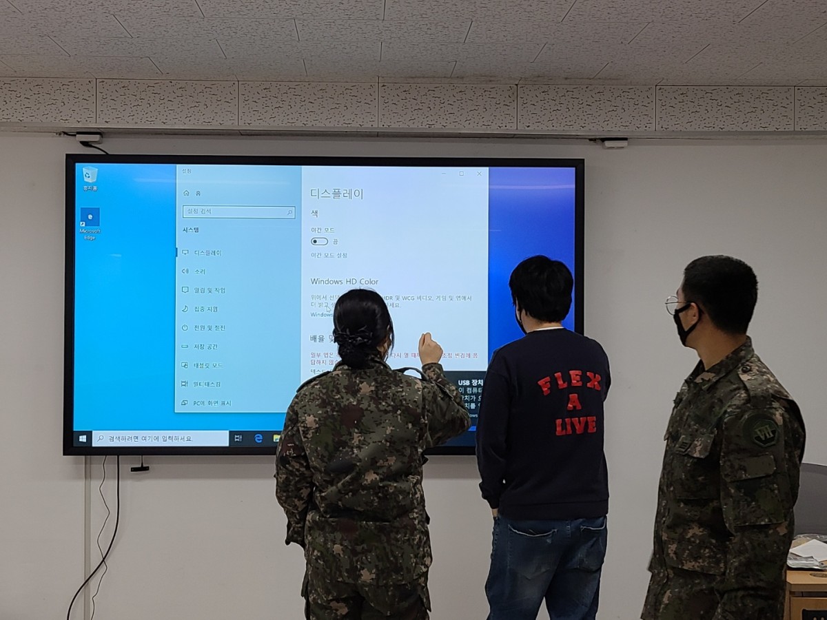 [2021.01] Installation of 98-inch touch monitor in military units
