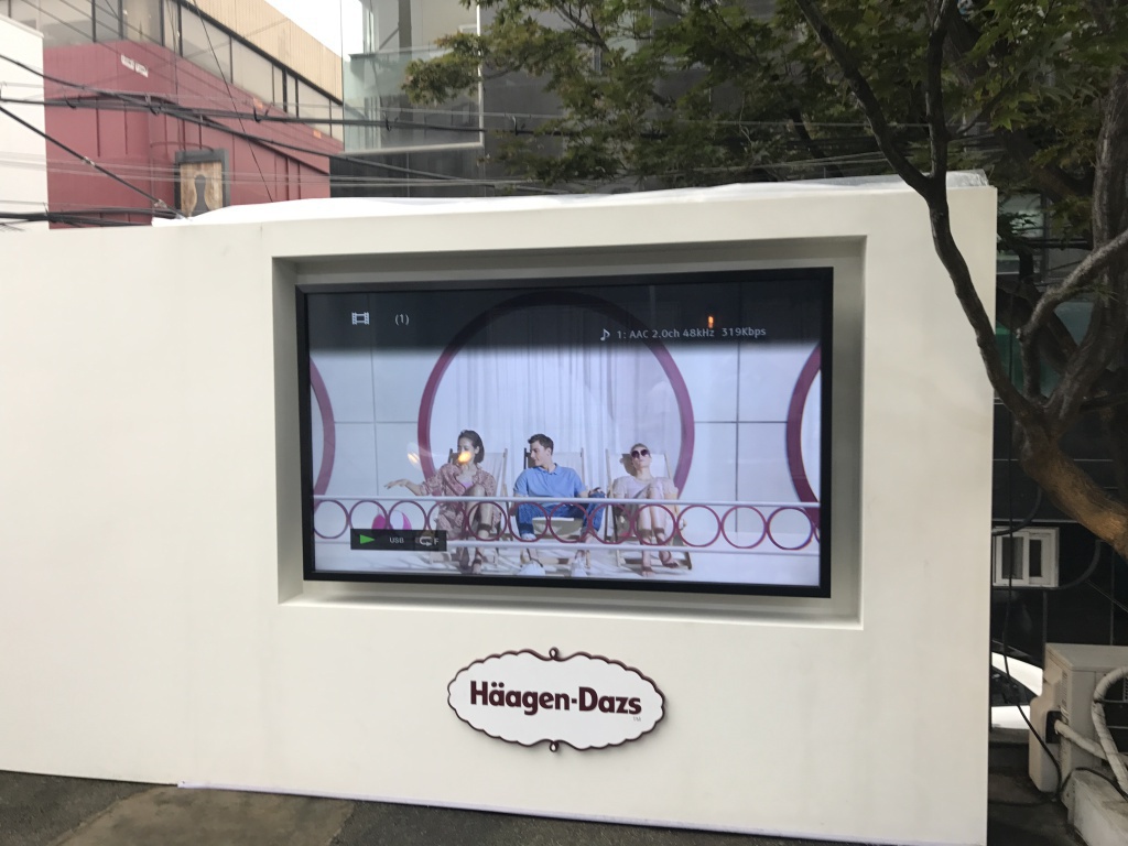 [2019.04] 홍대 하겐다즈 팝업스토어 43인치 터치모니터 제작 및 납품