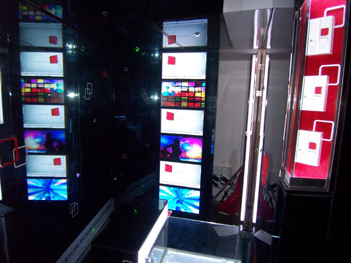 23인치 LCD Moniter 6 EA 설치 (이태원크라운호텔)