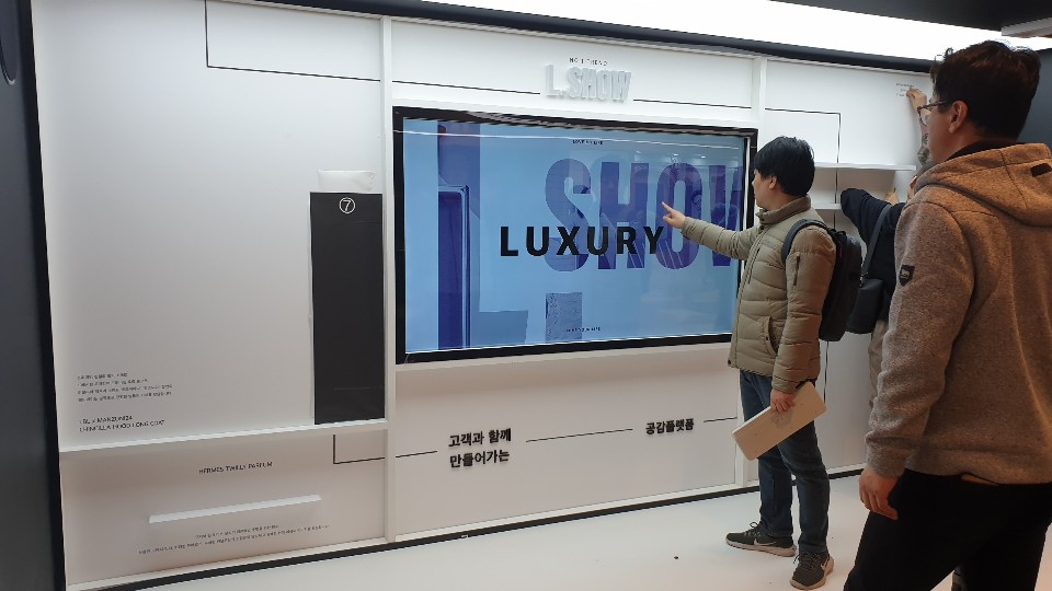 [2019.12] Installation and rental of 75-inch touch monitor in Sapphire Hall of L...
