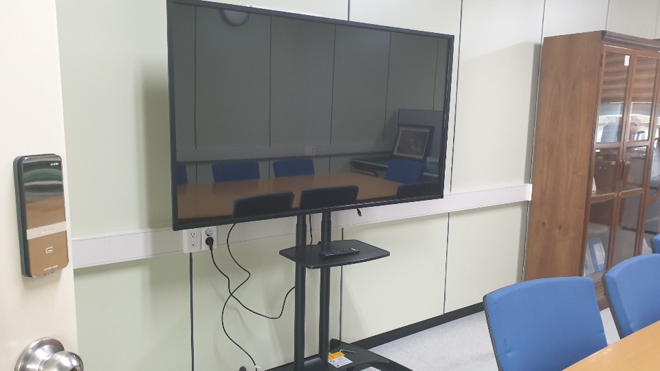 [2019.06] Busan National Fisheries Science Institute 65-inch touch monitor deliv...