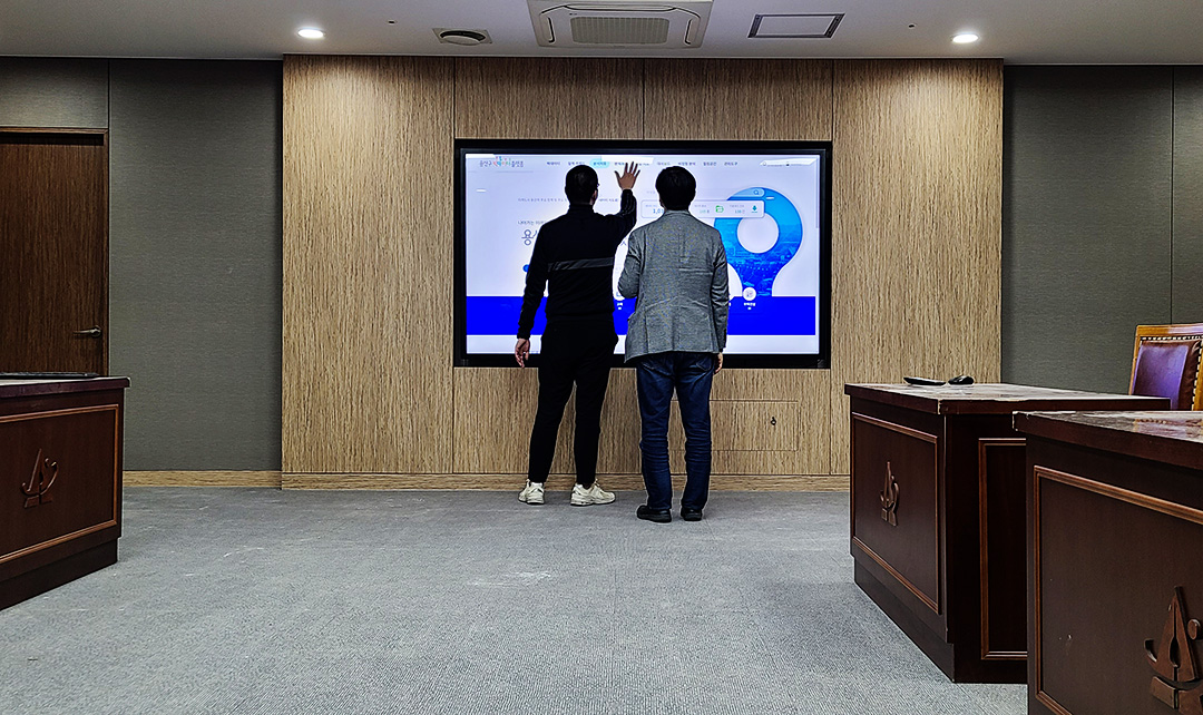 [2022.06] Yongsan-gu Office 98-inch touch monitor and 55,75-inch kiosk manufactu...