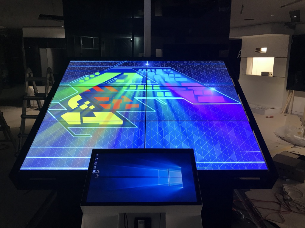 [2019.04] Production and delivery of 49-inch 3x2 media wall, 32-inch touch kiosk...