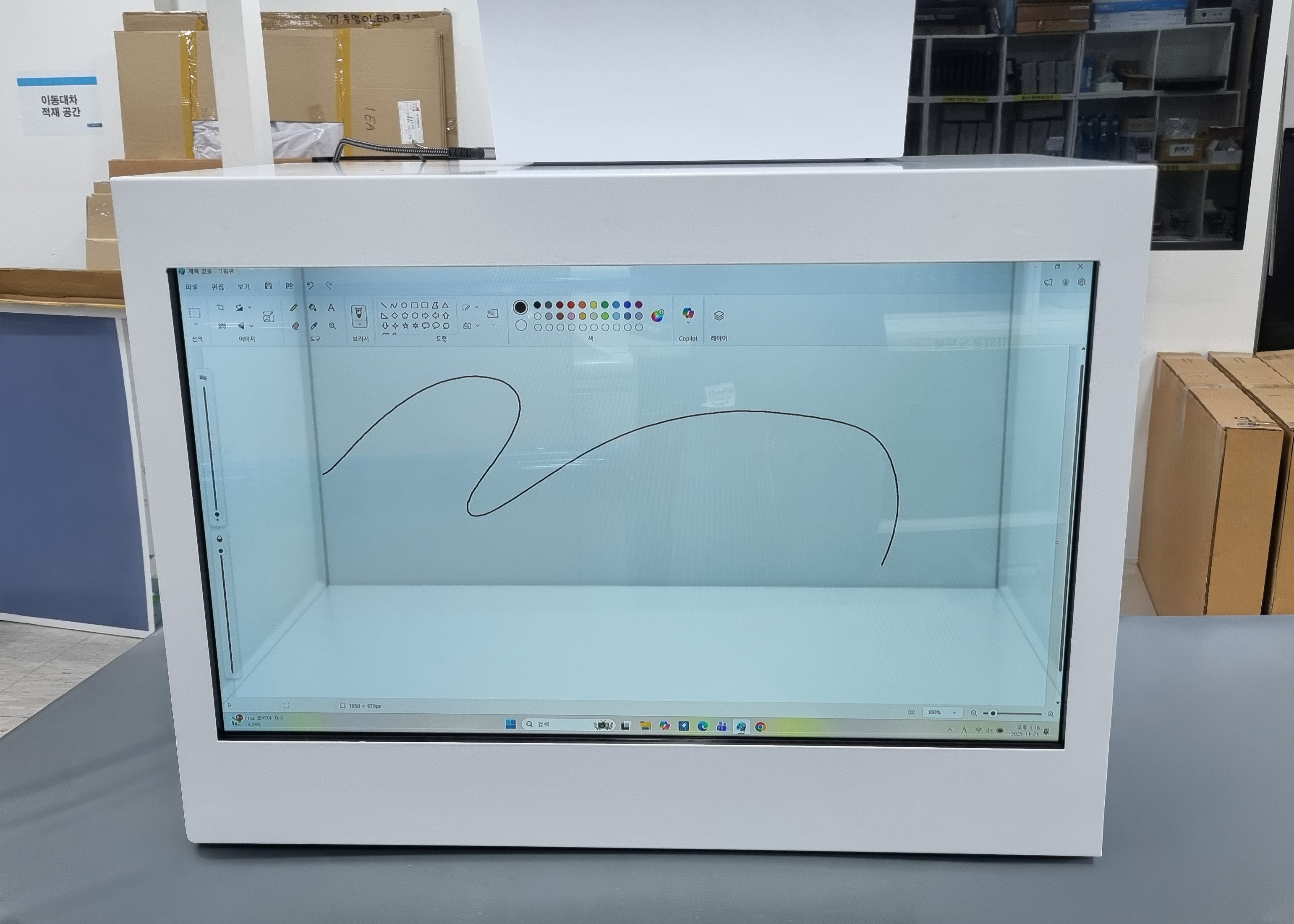 [2025.11] 43인치 터치 키오스크 및 32인치 터치 투명LCD 쇼케이스 대여 / 코리아 핀테...